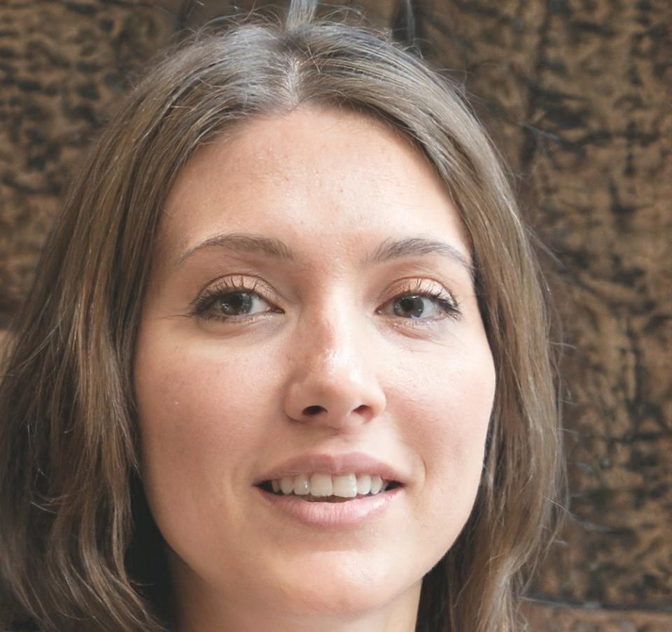 Frau in meditativer Haltung
